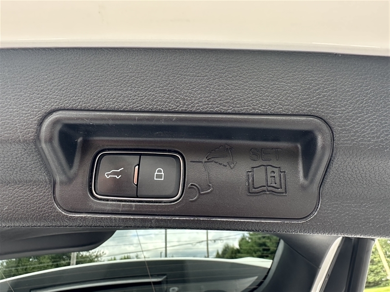 2021 Ford Explorer XLT photo 11
