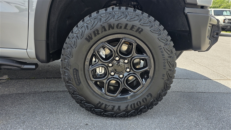 2024 Chevrolet Silverado 1500 ZR2 - Photo 10