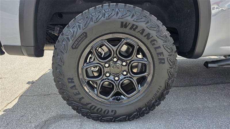 2024 Chevrolet Silverado 1500 ZR2 - Photo 9